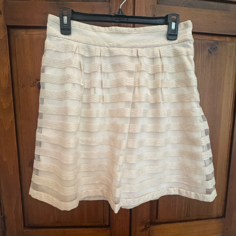 Ann Taylor Size 4 Ivory & Gold textured striped pleated skirt. NWT.